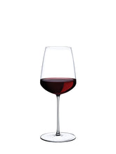 Genießen Sie den intensiven Geschmack von Stem Zero Powerful Rotwein ohne Alkohol und Kalorien.